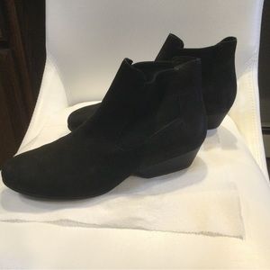 Eileen Fisher Black Nubuck Booties